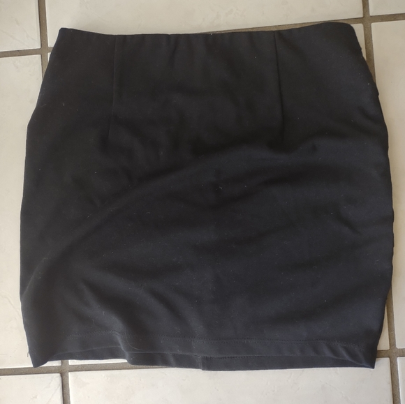 Basic House Soft Thick Polyester Y2K Ribbed Ruffled Black Mini Skirt S Junior - Picture 2 of 4